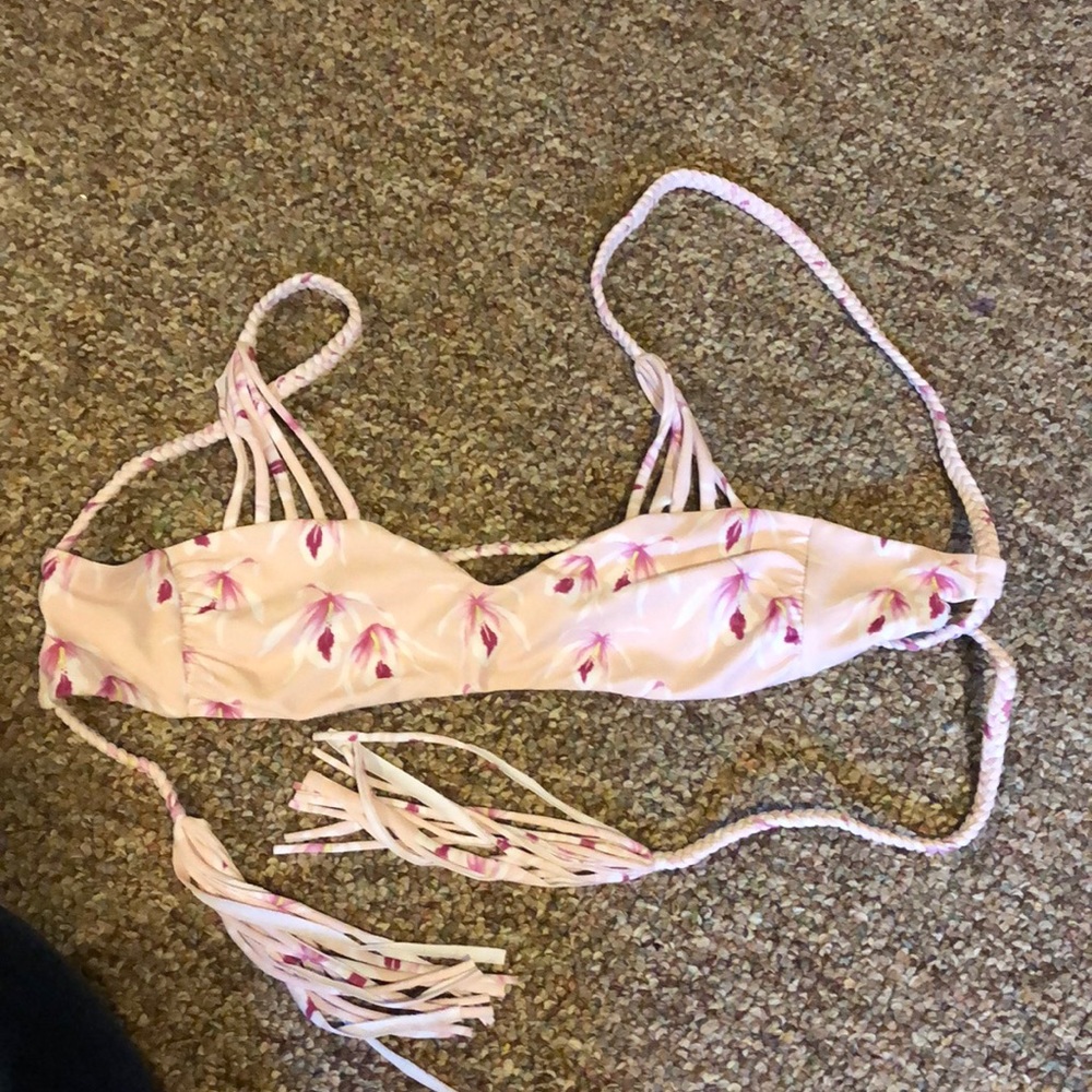 Acacia island orchid top